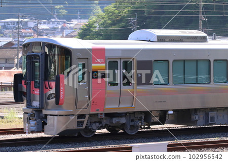 Hakubi Line 227 series train (Niimi: forwarding and detention during crew training) Hakubi Line 227 series train (Niimi: forwarding and detention during crew training) 102956542
