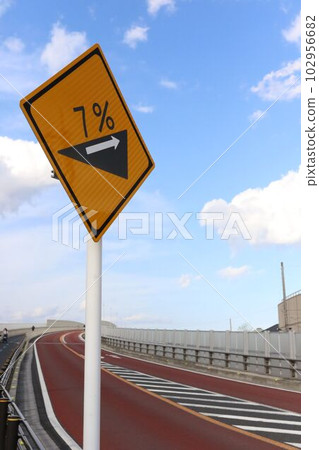 Road sign (with steep slope) Road sign (with steep slope) 102956682