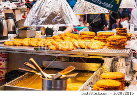Seoul Gwangjang Market pancake stall 102958810