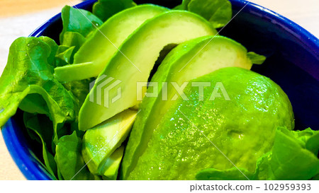 Avocado salad 102959393