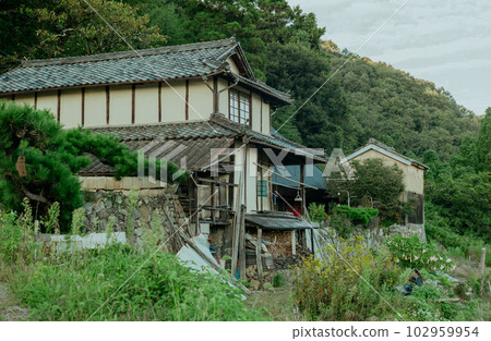 日本農村的老日本房子 102959954