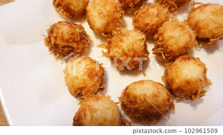 Squid dumpling tempura 102961509