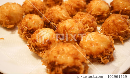 Squid dumpling tempura 102961519