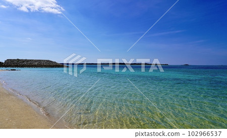 Sunny Izena Beach on Izena Island, Okinawa Prefecture Sunny Izena Beach on Izena Island, Okinawa Prefecture 102966537