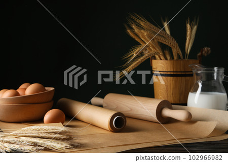 Concept of accessories for cooking and baking - baking paper 102966982