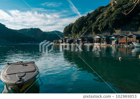 日本的原始風景,京都府伊根町船屋的照片 日本的原始風景,京都府伊根町船屋的照片 102969853
