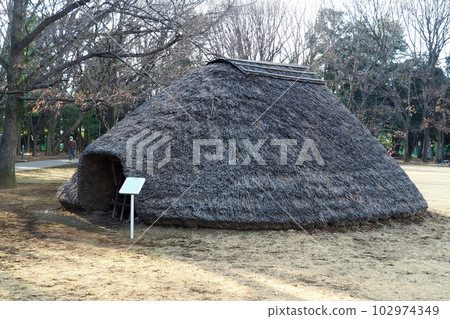 Reconstructed Pit Dwellings in Mizuko Kaizuka Park [Fujimi City, Saitama Prefecture] 102974349
