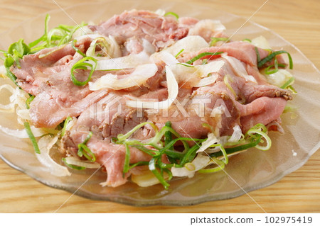 嫩烤牛肉 102975419