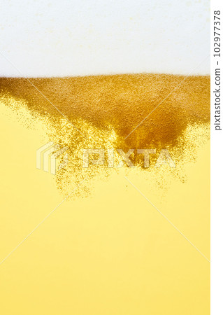 Draft beer poured into a glass, close-up Draft beer poured into a glass, close-up 102977378