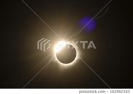 Diamon ring during the 2023 Australian total solar eclipse in Exmouth 102982583