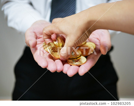 男子被搶現金 男子被搶現金 102983205