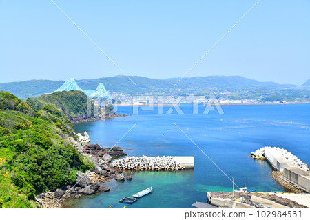 Looking towards Ikitsuki Island from Hirado Island (Ikitsuki Bridge) (Hirado City, Nagasaki Prefecture) [2023.5] 102984531