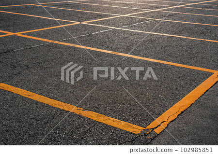 Cluster of yellow squares ~P~ 102985851