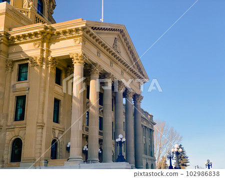 Right side close up to the Alberta Legislature Building, Legislative Assembly of Alberta and the Executive Council of Alberta also call the Ledge in Canada. Right side close up to the Alberta Legislature Building, Legislative Assembly of Alberta and the Executive Council of Alberta also call the Ledge in Canada. 102986838