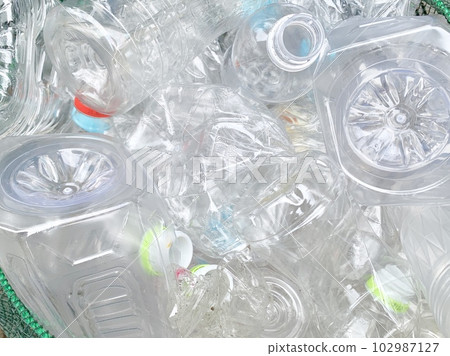 PET bottles scheduled for collection in garbage net Photo material PET bottles scheduled for collection in garbage net Photo material 102987127