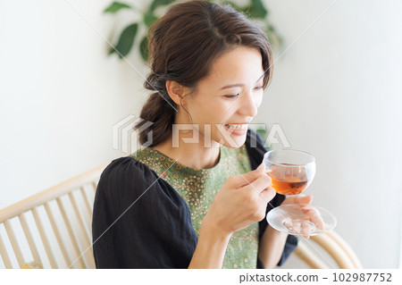 Photo of a woman drinking tea 102987752