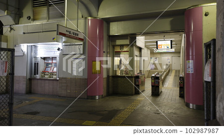 只有南海高野線的普通電車停靠的萩之茶屋站 102987987