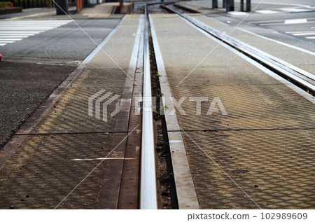 電車的電車軌道 102989609