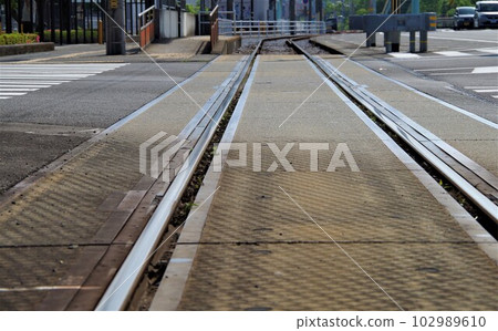 電車的電車軌道 102989610