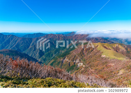 The sea of clouds, the Shikoku mountain range, and Mt. Tsurugi Super Rindo 1 Miyoshi City, Tokushima 102989972