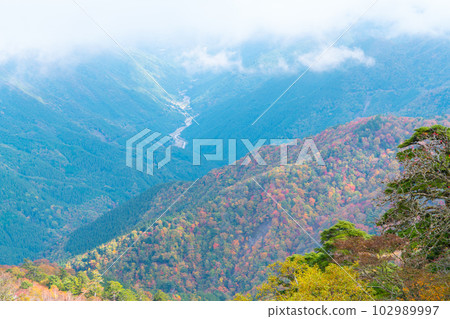 【日本名山100】從富士山登山道眺望雲海 【日本名山100】從富士山登山道眺望雲海 102989997