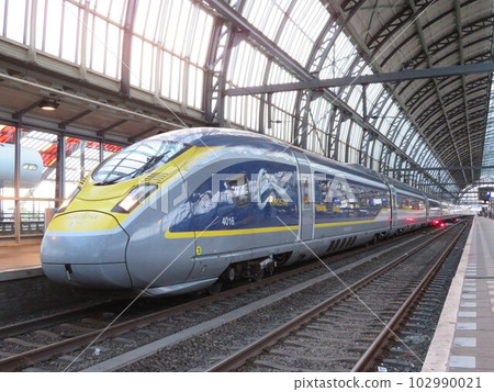 Eurostar stopping at Amsterdam Central Station 102990021