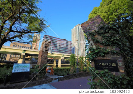 Walking around Nakanoshima, Osaka, from Watanabebashi to Temmabashi 102992433
