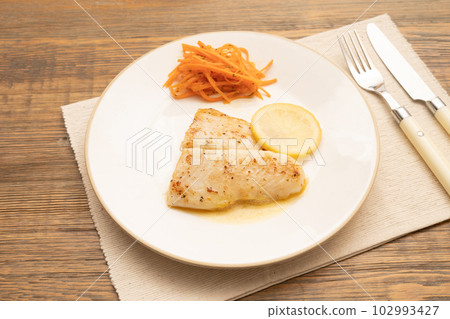 白魚 meuniere (pangasius) 白魚 meuniere (pangasius) 102993427