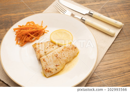 白魚 meuniere (pangasius) 102993566