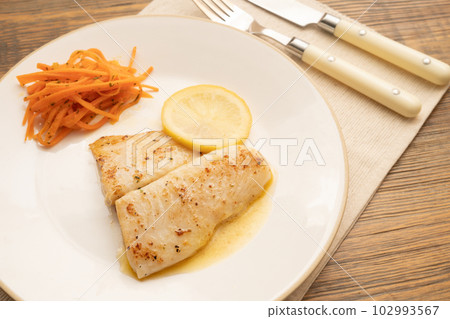 White fish meuniere (pangasius) 102993567