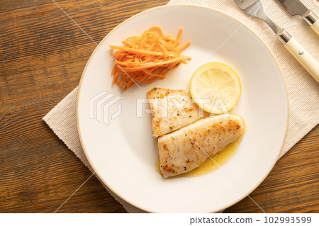 白魚 meuniere (pangasius) 白魚 meuniere (pangasius) 102993599