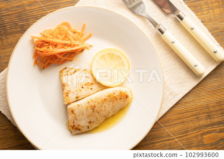 白魚 meuniere (pangasius) 102993600