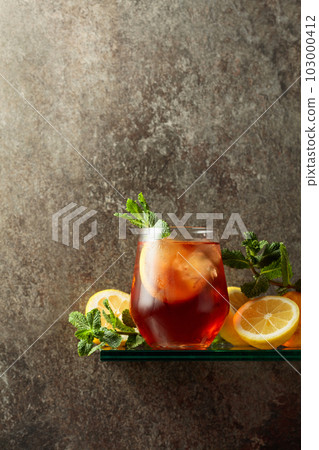 Iced tea with ice, lemon, and mint. 103000412