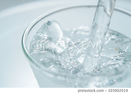 water poured in glass 103002019
