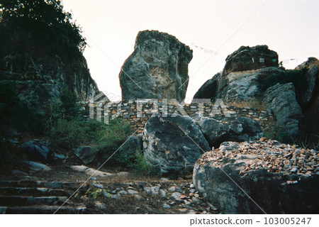 王舍城，印度 1995 年 1 月 103005247