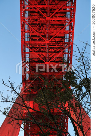 若戶橋在黃昏時發出紅光 若戶橋在黃昏時發出紅光 103007620