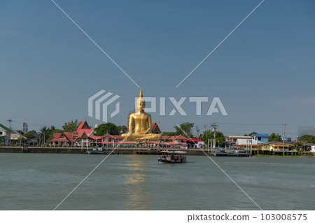 gold Buddha by Chao Phraya river at Wat Bang Chak, Nonthaburi gold Buddha by Chao Phraya river at Wat Bang Chak, Nonthaburi 103008575