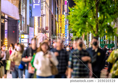 The first Friday in Japan's Tokyo cityscape 5 category transition. Glittering Ginza. Even at nearly 21:00, many people... = May 12 103010319