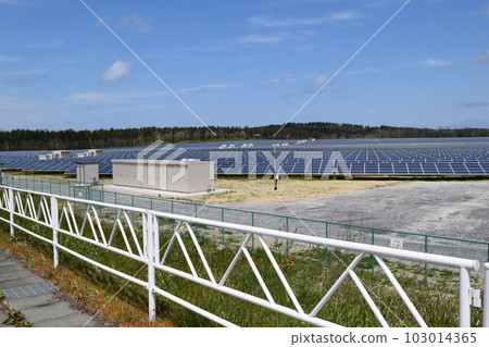 很多太陽能電池板 很多太陽能電池板 103014365