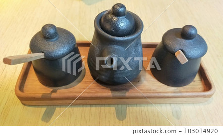 Containers of chili powder, soy sauce, and wassabi are commonly found on tables in Japanese restaurants. 103014920