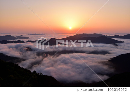 Iwawayama's sea of clouds Iwawayama's sea of clouds 103014952