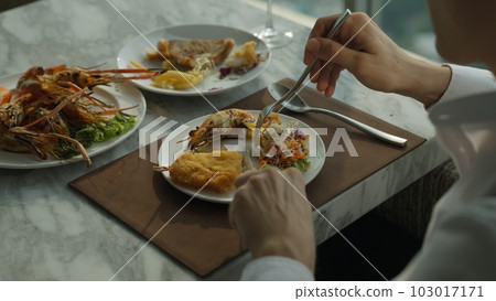 Happy couple dinner on high building with city skyline view 103017171
