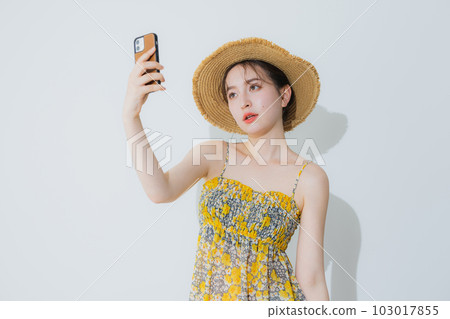 Summer skin care smartphone 103017855