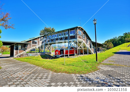 Inside Crawford Park 103021358