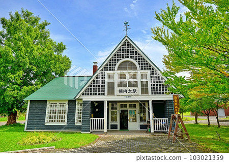 Inside Crawford Park 103021359