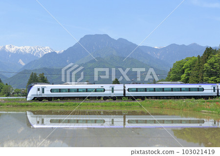 Oito Line Limited Express Azusa going to Azumino in May 103021419