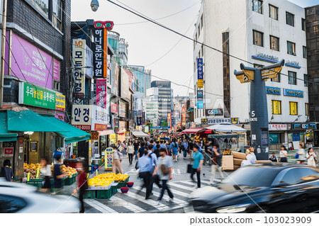 Seoul, Namdaemun Market in the evening *partially soft focus 103023909