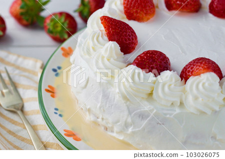 Mexican dessert pastel de tres leches 103026075