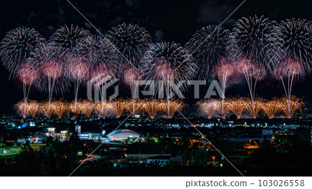 Shooting the Nagaoka Fireworks Festival 2022 Phoenix fireworks up close Shooting the Nagaoka Fireworks Festival 2022 Phoenix fireworks up close 103026558