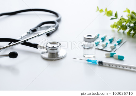 白色背景上的注射劑、藥物和聽診器醫學圖像素材 白色背景上的注射劑、藥物和聽診器醫學圖像素材 103026710